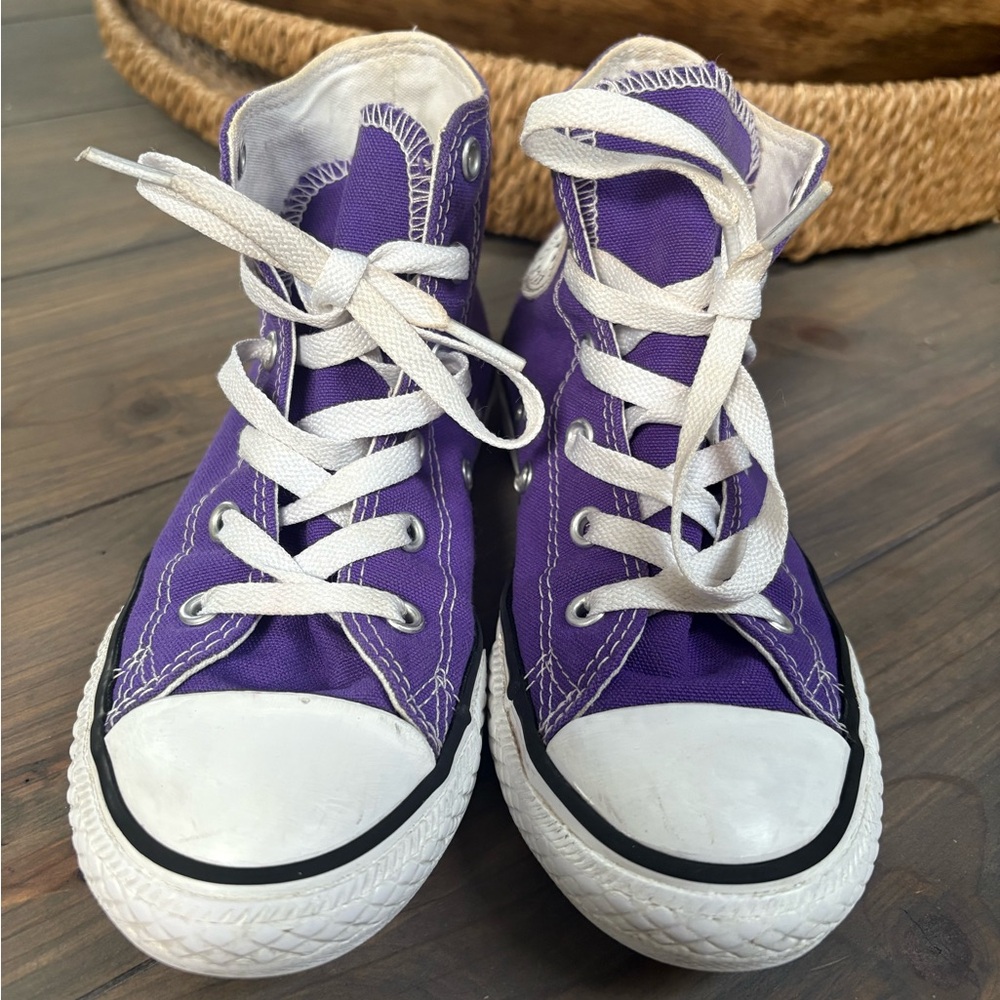 Converse Kids High-Top Sneakers in Purple and White size 1